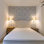Homeabout Diego De Leon Apartment I