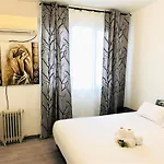 Deluxe Room Center