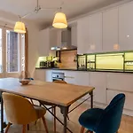 Chueca 2 Bedrooms In The Middle Of Chueca