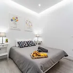 HOMEAbroad Apartments - San Bernardo Madrid