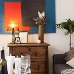 City Center Trendy & Charming Private Apartment