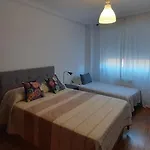 Habitacion, Muy Amplia Y Luminosa, Muy Cerca Del Centro A 15 Min En El Metro A Sol Y Gran Via