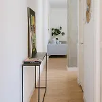 El Botones Nuevo Y Luminoso Apto De Diseno En Lavapies