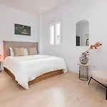 Bhost - Ferraz 74