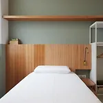 Bright Ensuite Rooms In Madrid, Sk