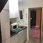 Tesorito, Estudio Individual En Malasana, Bajo Pequeno En Calle Del Tesoro