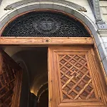 Cuesta Sto Domingo, Vive El Madrid De Los Austrias