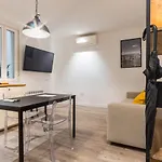 Cozy - 2 Bedrooms- 2 Bathrooms- Colon
