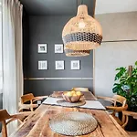 Azande- Two Bedroom Apartment In Almagro