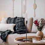Ekonda- 2 Bedroom Apartment In Trafalgar