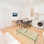 For You Rentals Cozy And Charming 3-Bedroom Apartment Temporal In Madrid Asr18