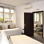 Impecable, Nuevo, Comodo, Frente Al Metro Colombia