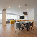 2 Bedroom 2 Bathroom Furnished - Salamanca - Bright & Stylish - Mintystay