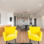 2 Bedroom 2 Bathroom Furnished - Salamanca - Bright & Stylish - Mintystay