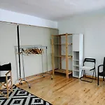 Gran Habitacion Con Balcon En Tirso De Molina