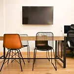 Encantador Apartamento Temporal De 1 Dormitorio En Madrid Zur31