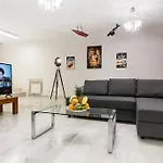 Spacious & Comfortable Flat In Gran Via-Sol