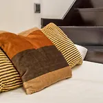 Modern- 2Bd 2Bth - Opera
