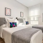 Cozy Ground-Floor Apartment For 4 In Chamberi Quevedo V