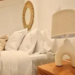 Encantador Estudio Temporal Con Cama En Mezanine Cerca De La Vibrante Avenida Albufera Mpe35