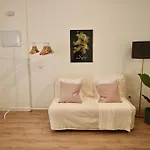 Encantador Estudio Temporal Con Cama En Mezanine Cerca De La Vibrante Avenida Albufera Mpe35