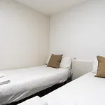 2 Bedrooms 1 Bathroom Furnished - Malasana - Modern In Downtown Area - Mintystay