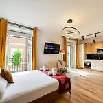 City Center Stylish Apartment Ac