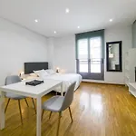 Apartamentos Conde Duque Decó