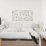 Centrally Located Studio In Madrid - 382