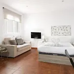 Centrally Located Studio In Madrid - 382
