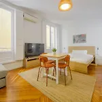 Petite E Chic Loft Para 3 En El Corazon De Madrid