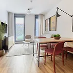 Sonder Malasana