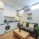 Urban Tranquility In Madrid - Ideal For Couples