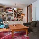 For You Rentals Magnifica Vivienda Temporal Con Balcones A Pocos Minutos Del Centro De Madrid Ama23