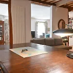 For You Rentals Magnifica Vivienda Temporal Con Balcones A Pocos Minutos Del Centro De Madrid Ama23