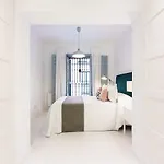 Homeclub Modern Luxurious Don Felipe II
