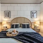 Trentola - 3 Bedroom In Malasana