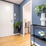 3 Bedrooms 2 Bathrooms Furnished - Salamanca - Stylish - Mintystay