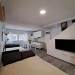 Cozy Apartment Up To 6 Persons 3 Min To Metro