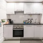 White Urban Vibes