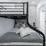 New Apt Elegante, 2Br And 1Bth