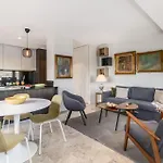 Modern Apartment With Stunning Views Of Plaza Colon