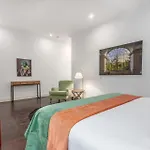 Charming And Spacious Apartment Steps From Gran Via