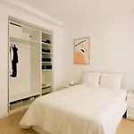 Best Apartment With 3-Bedroom In Madrid