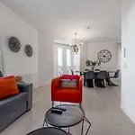 3 Bedrooms 2 Bathrooms Furnished - Salamanca - Modern And Bright - Mintystay