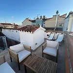 Chic Penthouse With Urban Charm & Rooftop