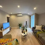 Charming, Bright & Central