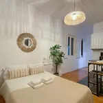 Victoria Studio III