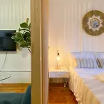 Victoria Studio II