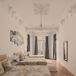 8 Rooms, 6 Bathrooms Over Gran Via Street